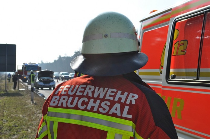 Symbolbild, Feuerwehr, Bruchsal, Unfall, Einsatz, Feuerwehrmänner